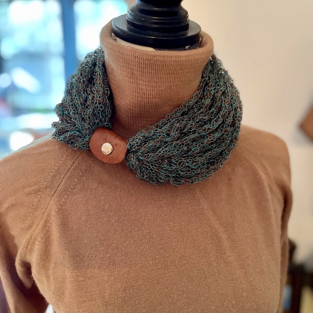 Neck scarf with leather tab